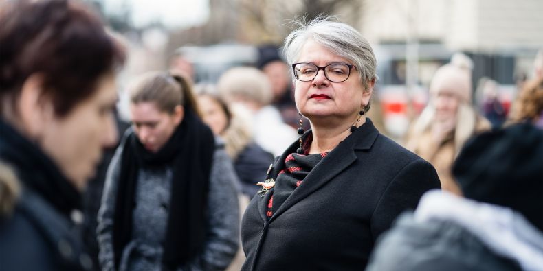 Sama Bernadette Jaworsky má ukrajinské kořeny – její rodiče pochází ze Zakarpatí, za druhé světové války byli na nucených pracích a po ní odešli do Spojených států. V roce 1951 se usadili ve městě Willimantic v Conecticutu.