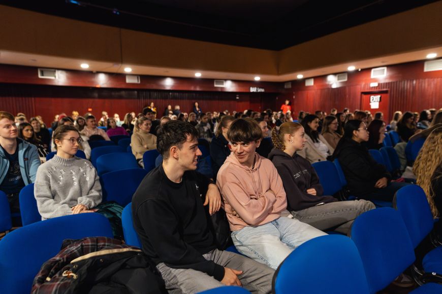 Dorazilo asi 200 zájemců o studium, někteří přijeli i ze vzdálenějších míst včetně Slovenska.