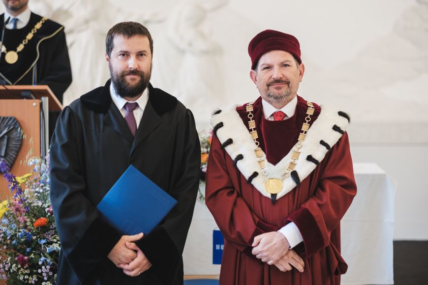 Docent Jaroslav Hnilica a rektor MU Martin Bareš. 