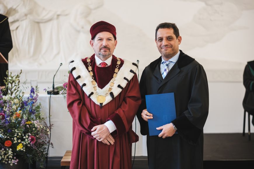 Docent Vladimir Đorđević a rektor MU Martin Bareš. 