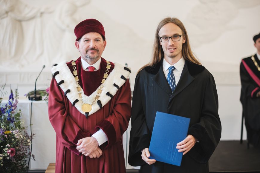 Docent Jiří Filipovič a rektor MU Martin Bareš. 