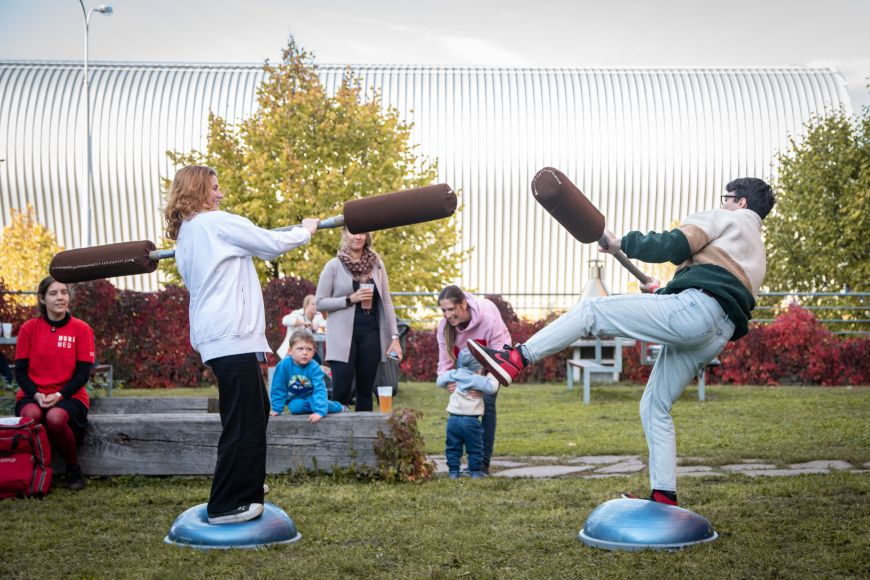 Sportovní klání při Grilování děkanů. 