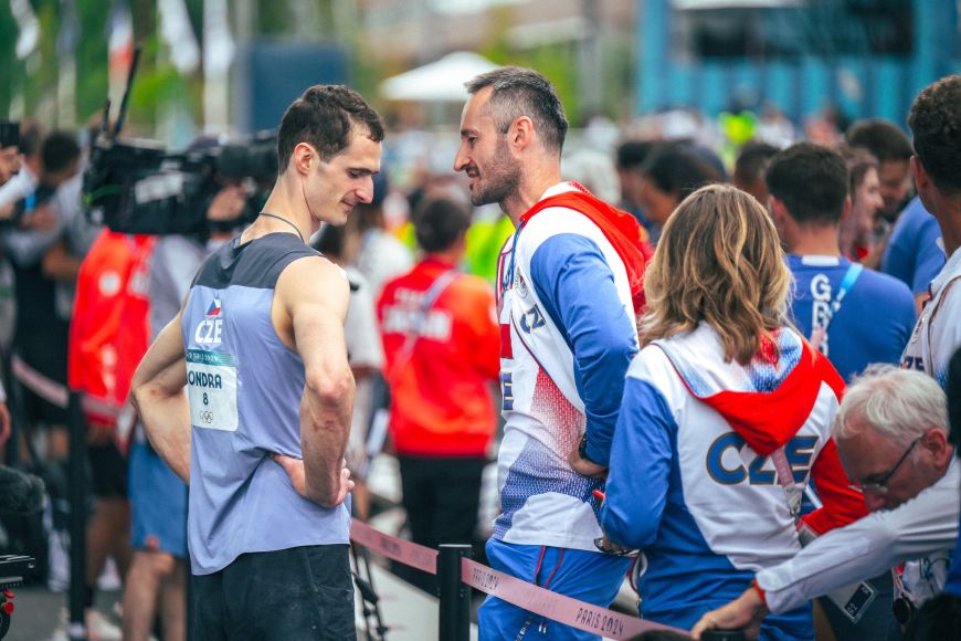 Sportovní lezec Adam Ondra.