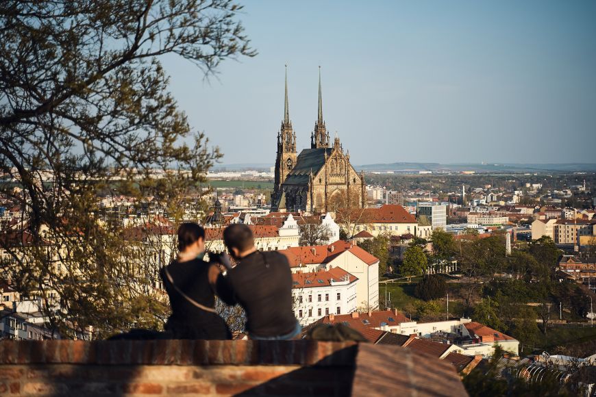 Jeden z nejoblíbenějších výhledů na město ze Špilberku na Petrov.