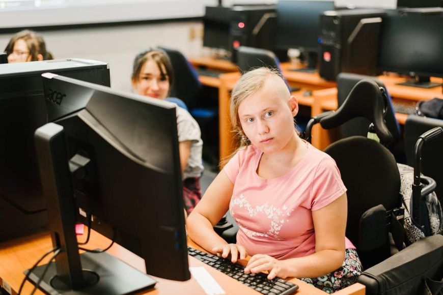 Studentka Ester Milostná. 