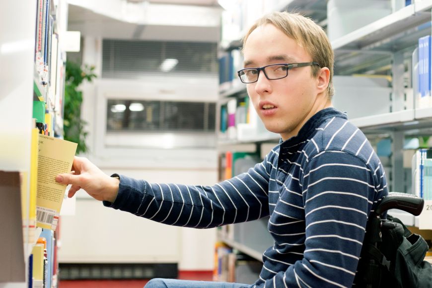 Po semináři míří buď do knihovny, nebo na kolej, tedy na dvě místa, kde tráví i většinu ostatního volného času.