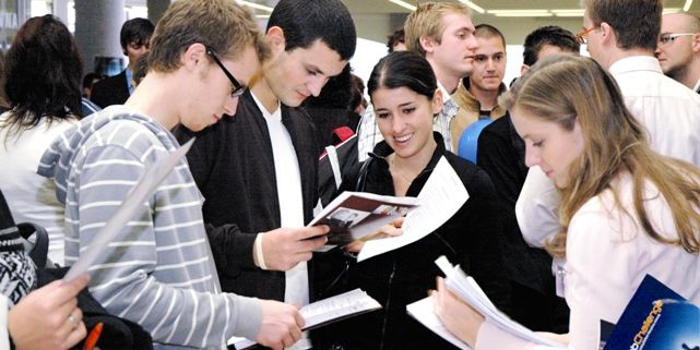 O veletrh májí tradičně velký zájem návštěvníci z řad studentů a letos se také zdvojnásobil počet vystavujících firem. Foto: David Povolný.