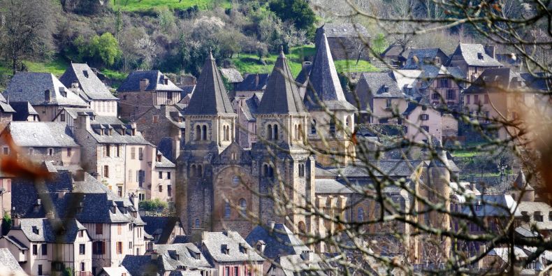 Conques.