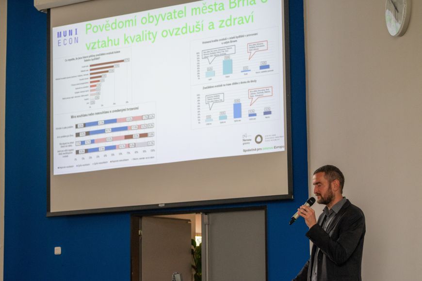 Výzkum monitoringu a opatření ke zlepšení kvality ovzduší na území Brna představil Vilém Pařil. 