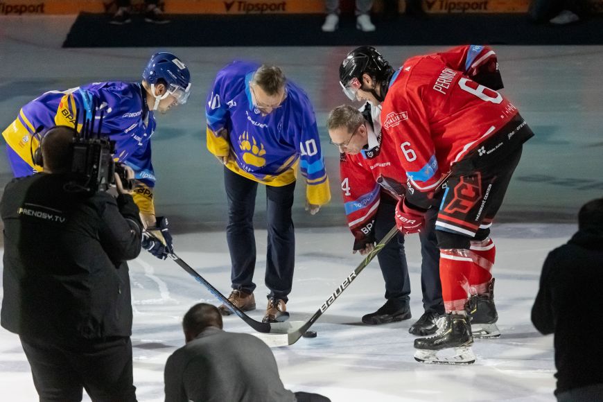 Buly vhazovali prorektor Masarykovy univerzity Michal Bulant a rektor VUT Ladislav Janíček.