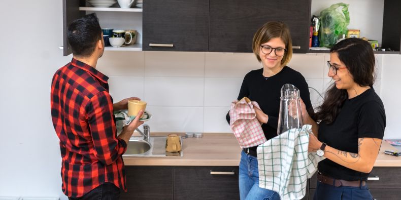 Projekt Symbios je sdílené bydlení mladých dospělých z dětských domovů a studentů Masarykovy univerzity a dalších brněnských vysokých škol.