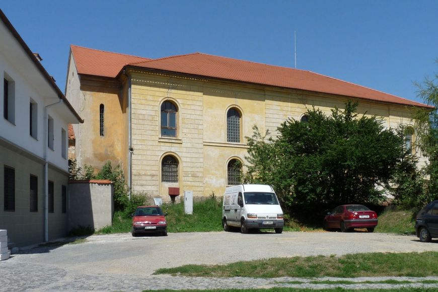 Židovskou kulturu dnes připomíná zdejší synagoga.