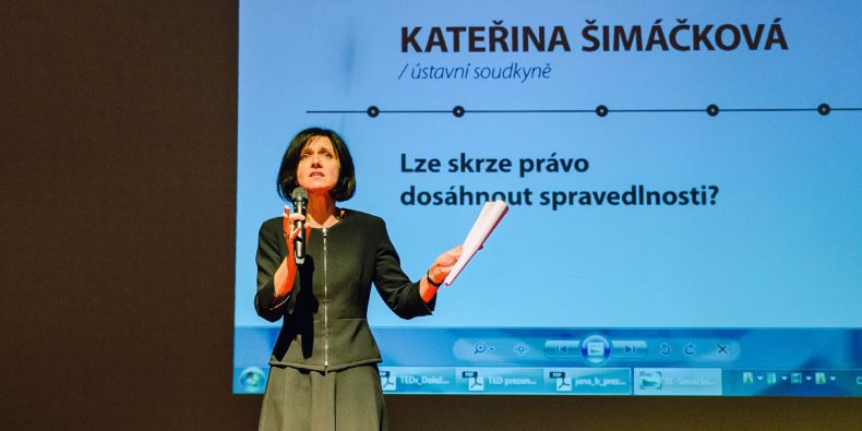 Ústavní soudkyně Kateřina Šimáčková vystoupila na TEDx Kroměříž.