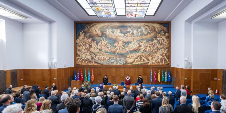 Ceremoniál se konal ve Velké aule Karla Engliše za účasti rektora Martina Bareše, děkana Martina Škopa a proděkana Michala Radvana. 