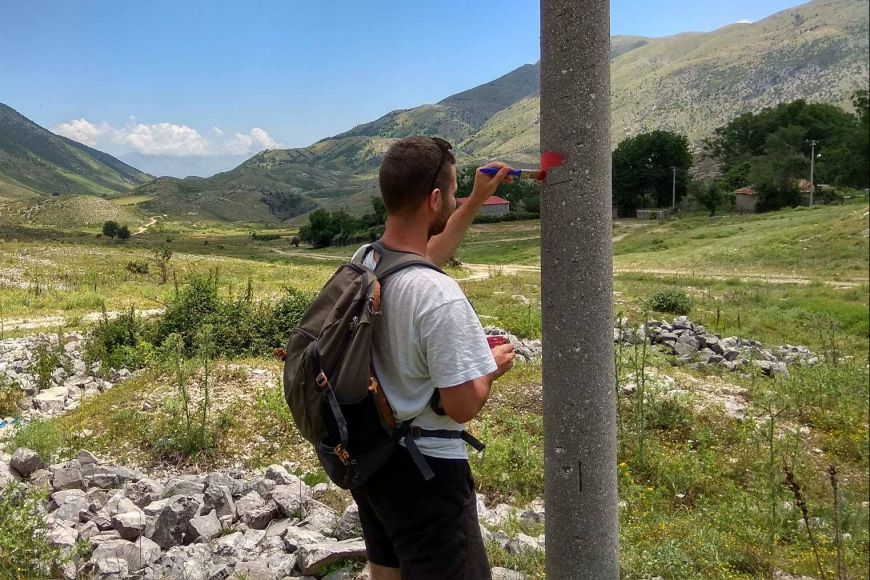 Během podzimu iniciativa Všechny tváře Albánie zveřejnění mapu asi 130 kilometrů značených historických tras.