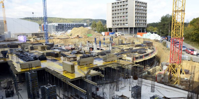 Větší ze dvou pavilonů Ceitecu v bohunickém kampusu bude mít půdorys ve tvaru elipsy se zastřešeným atriem. Foto: David Povolný.