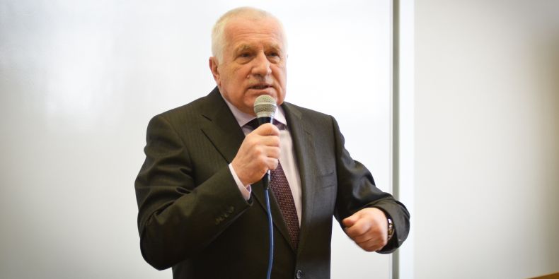 Václav Klaus na ekonomicko-správní fakultě.