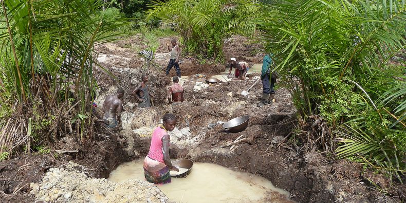 Materiál se těží v mnoha neklidných zemích – ve střední Africe ve Rwandě, Demokratické republice Kongo či Nigérii.