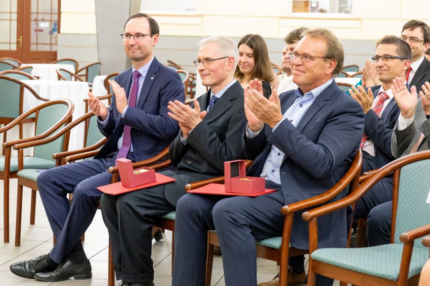 Děkan FSS Břetislav Dančák, Uwe Backes z Technické univerzity v Drážďanech a Wieger Bakker z Univerzity v Utrechtu.