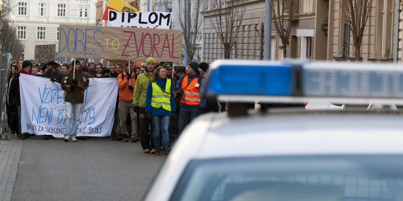 Začátkem loňského roku protestovaly v ulicích Brna stovky studentů v rámci Týdne neklidu.