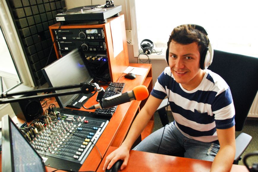 Radio R má na fakultě sociálních studií moderně vybavené studio.