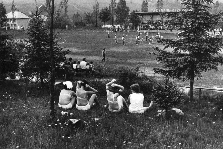 Jindřich Štreit společně s výsledky bádání studentů FSS vystavil svoje ikonické fotografie severomoravských vesnic osmdesátých let dvacátého století.