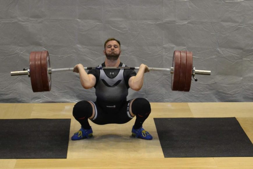 Jiří Gasior opanoval vzpěračskou soutěž mužů ve váhové kategorii nad 94 kilogramů, přičemž získal ve dvojboji 320 bodů za zvednutých 180 a 140 kilogramů.