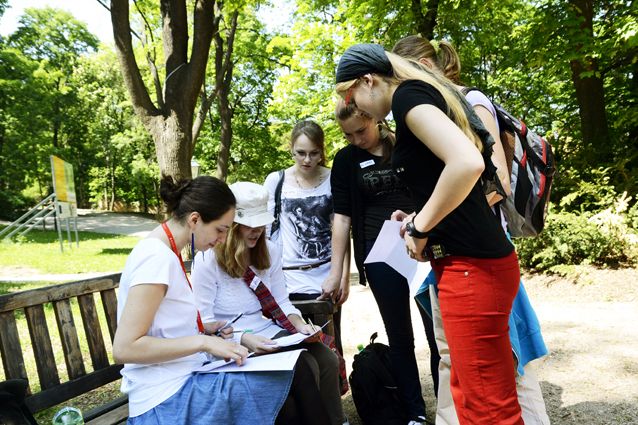  Jedním z úkolů bylo na mapě vyznačit, které země jsou zapojené do programu Erasmus, nebo se v časovém limitu zorientovat ve formulářích programu. Foto: David Povolný.