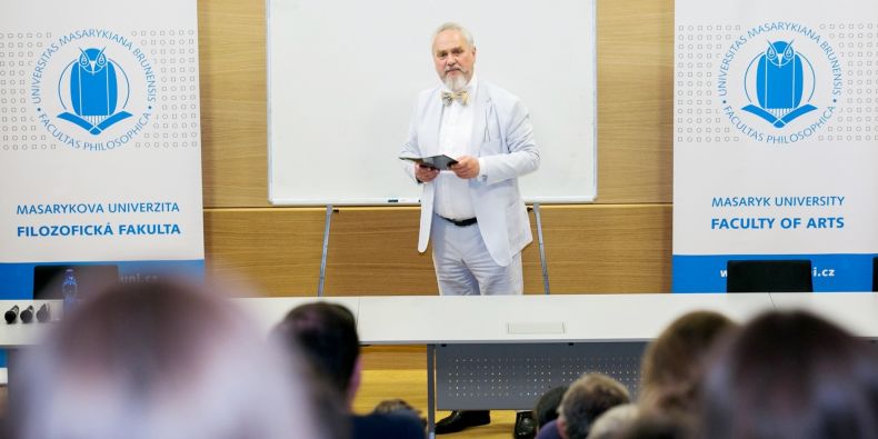 Andrej Zubov na přednášce na Filozofické fakultě MU.