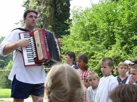 Festival česneku Buchlovice 2005 - kluci z Malučké nivničky. Foto: M. Lukáš.