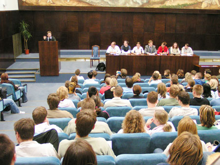 Studenti vyšších ročníků Právnické fakulty již poněkolikáté uspořádali pro prváky Setkání s fakultou, 