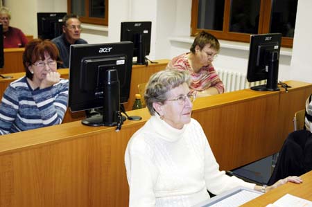 V letošním roce do školních lavic Brně a v Telči zasedne celkem 1300 seniorů.