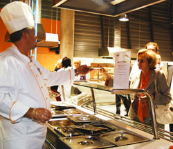 Vedle tradičních českých jídel, steaků, pizzy či obědových salátů nabízí restaurace i vegetariánské speciality a pokrmy bez lepku. Foto: Martin Kopáček.