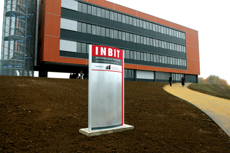 Nově otevřený biotechnologický inkubátor by měl poskytnout prostor také spin-off firmám. Foto: Petr Preclík. 